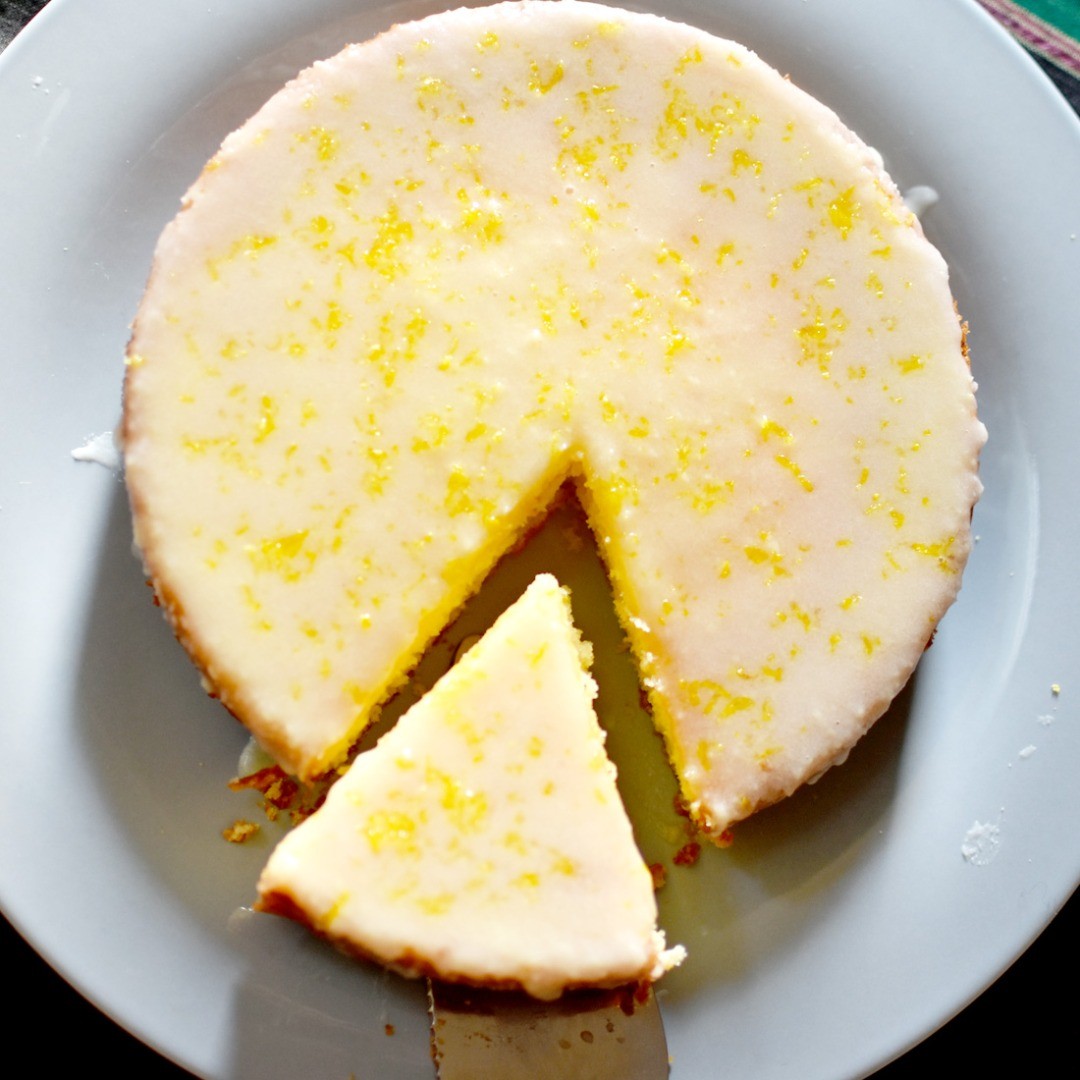 レシピをアップしました。デンマークのレモンケーキ『＃Citronmåne / シトロンモーネ』の作り方です。訳すと檸檬月。ロマンチックですね。
プロフィールリンク先の「Blog」をクリックしてください。

#北欧のおやつとごはん #北欧料理 #北欧レシピ #デンマーク料理 #デンマーク #北欧 #scandinavianfood #scandinaviancooking #nordicfood
